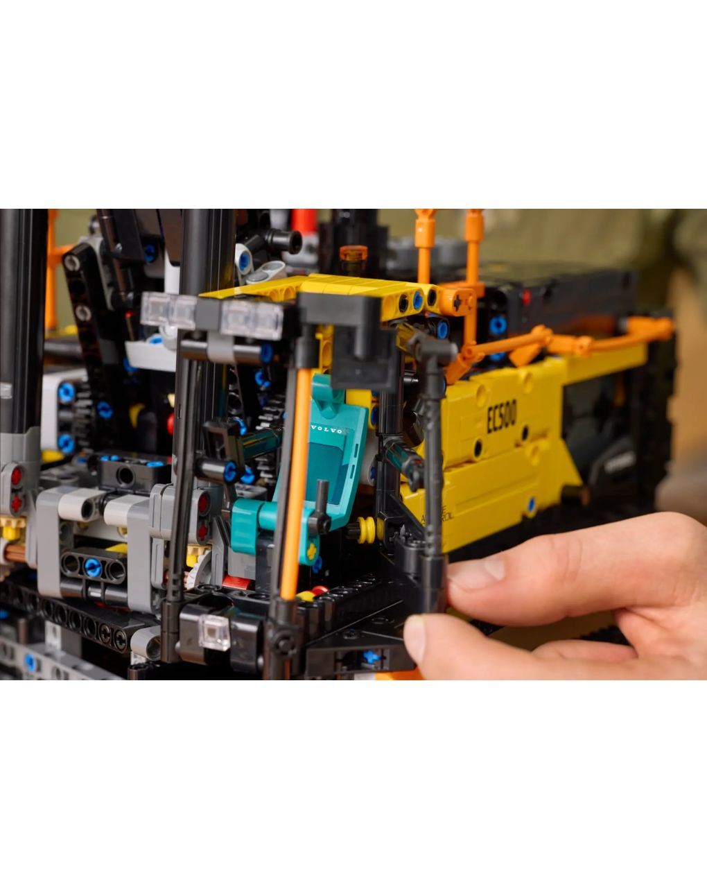 Lego technic volvo ec500 hybrid excavator 42215 - Lego