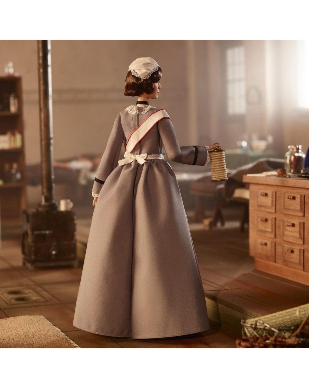 Barbie συλλεκτική κούκλα γυναίκες πρωτοπόροι florence nightingale ght87 - Barbie