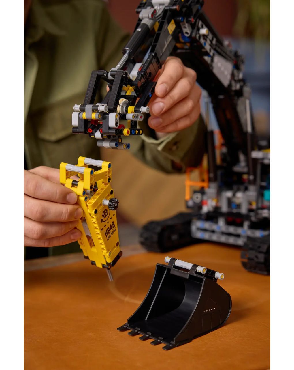 Lego technic volvo ec500 hybrid excavator 42215 - Lego