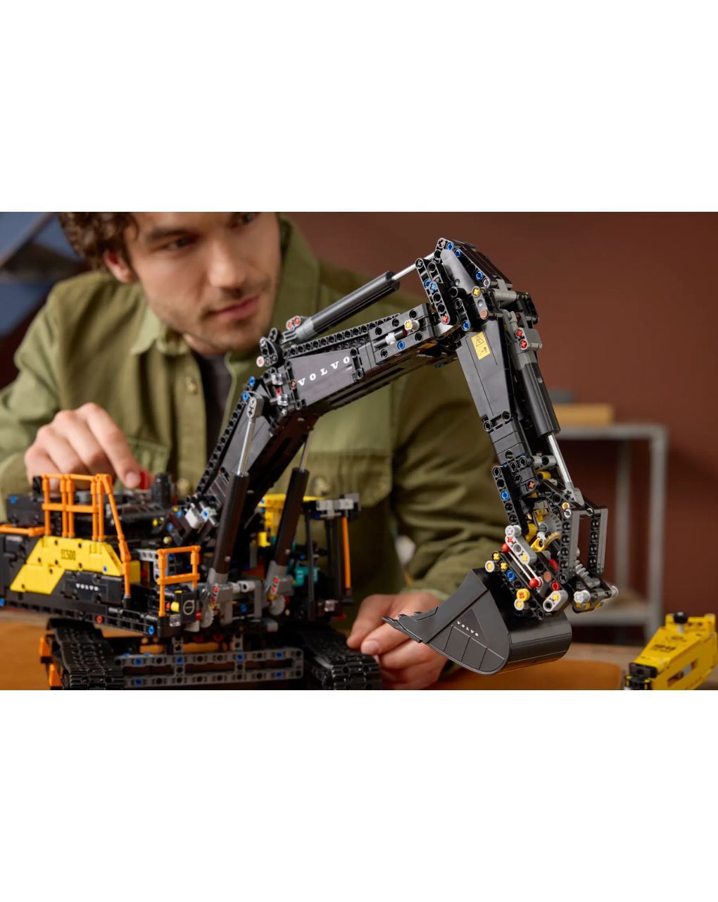Lego technic volvo ec500 hybrid excavator 42215 - Lego