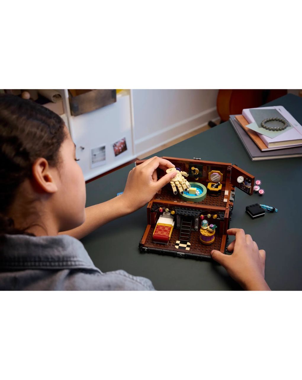 Lego wednesday thing’s apartment 76785 - Lego