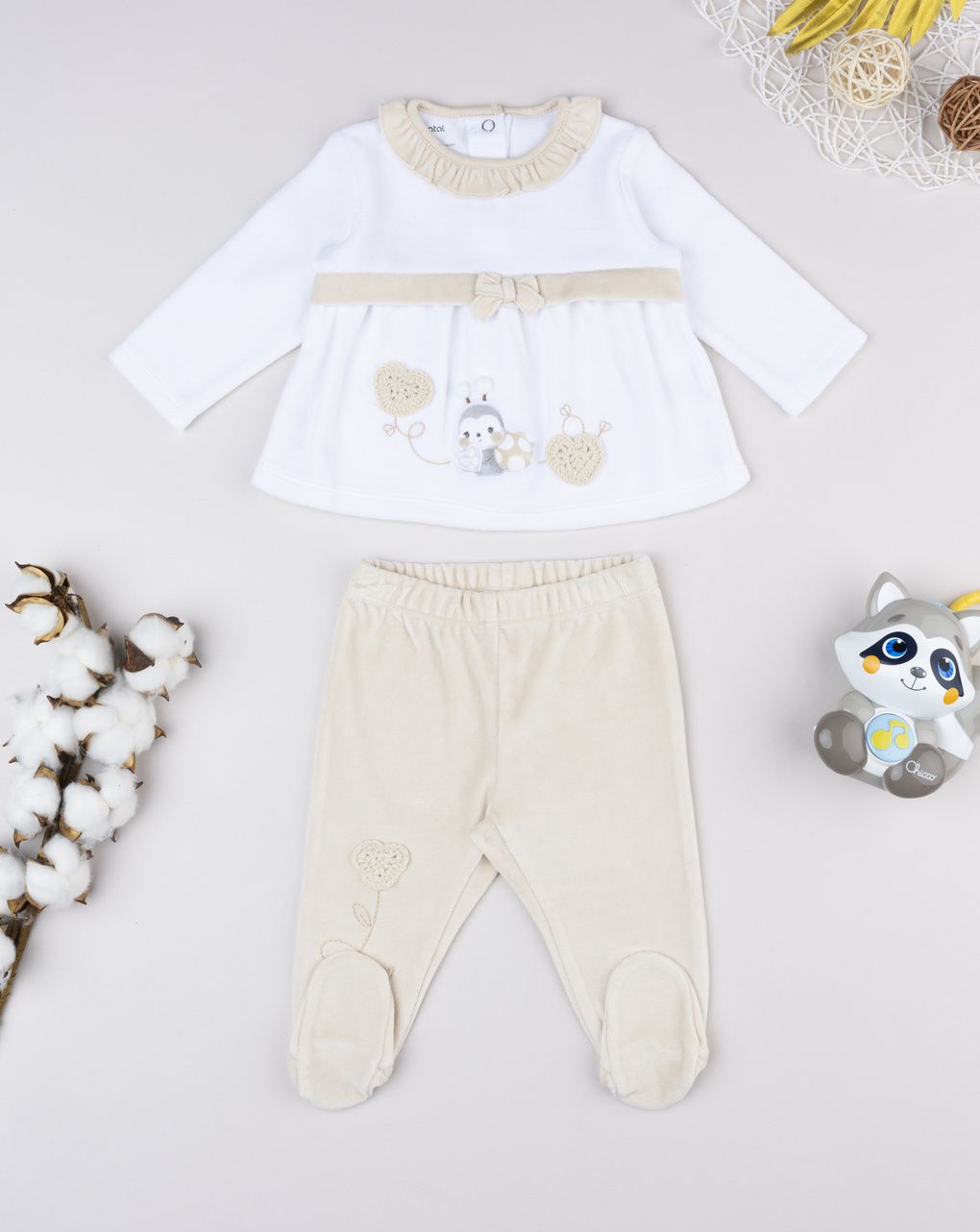 βρεφικό σετ σενίλ μπλούζα και παντελόνι με πασχαλίτσα για κορίτσι