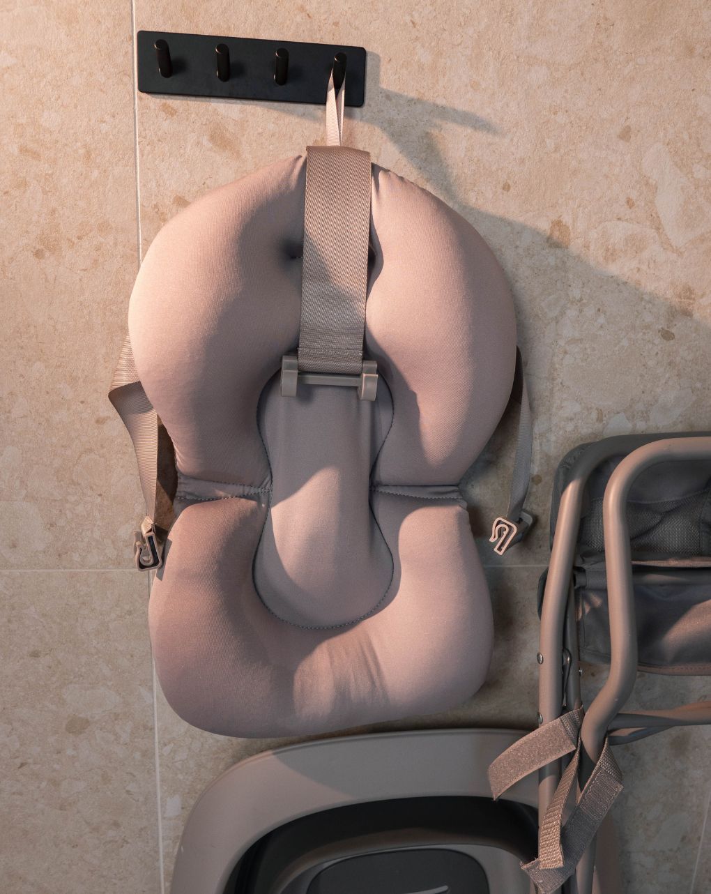 Twistshake βρεφικό μπανάκι με μειωτή και βοηθητική κανάτα faded grey 32-08-78146 - Twistshake