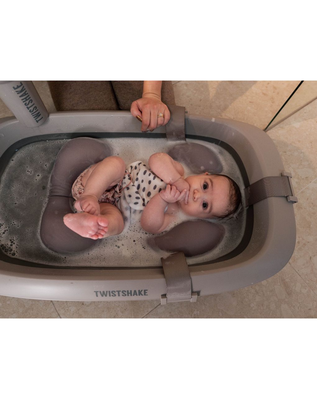 Twistshake βρεφικό μπανάκι με μειωτή και βοηθητική κανάτα faded grey 32-08-78146 - Twistshake