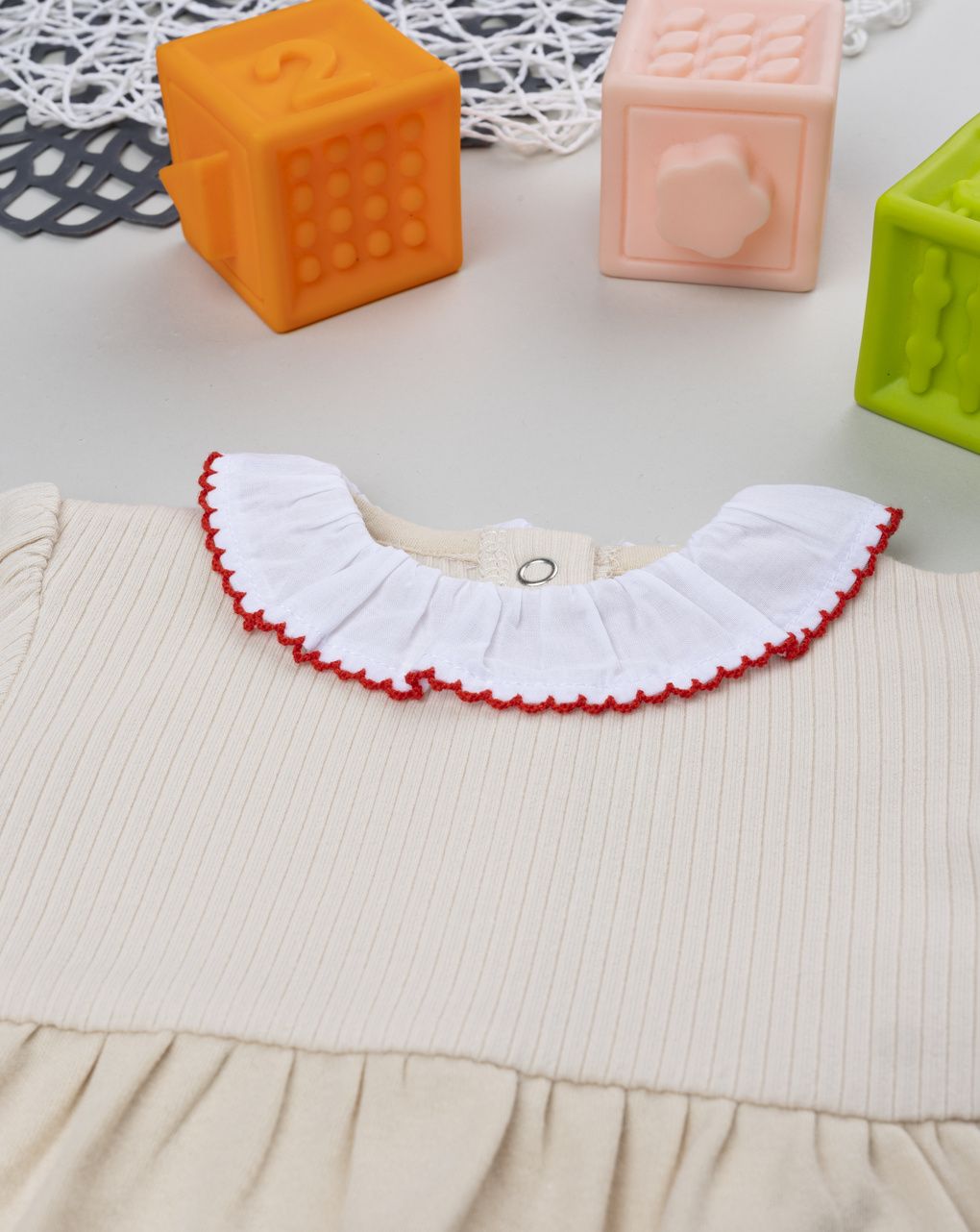 βρεφικό φορμάκι μπεζ με λουλούδι για κορίτσι - Prénatal