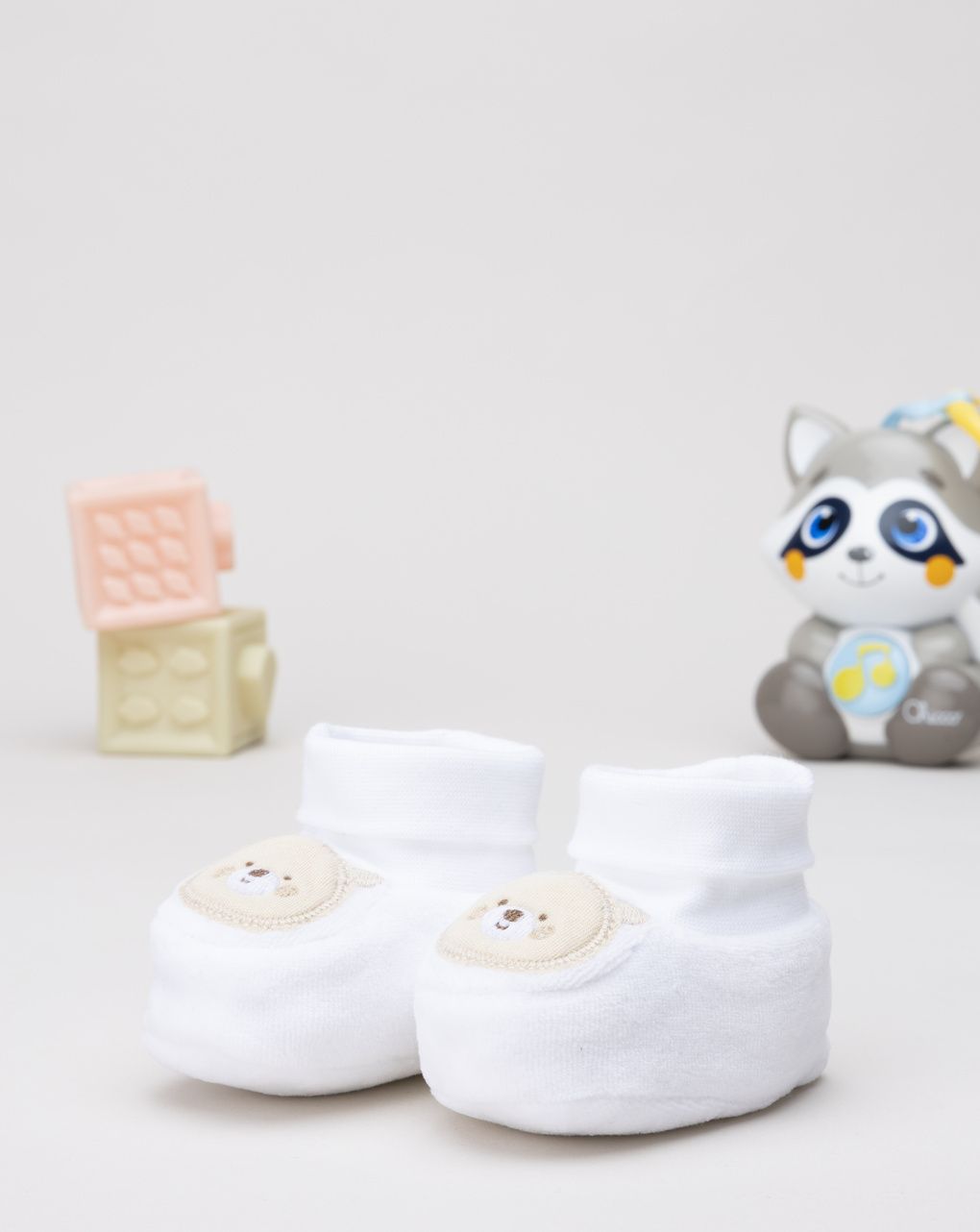 βρεφικά παπούτσια αγκαλιάς σενίλ λευκά με αρκουδάκι για αγόρι - Prénatal