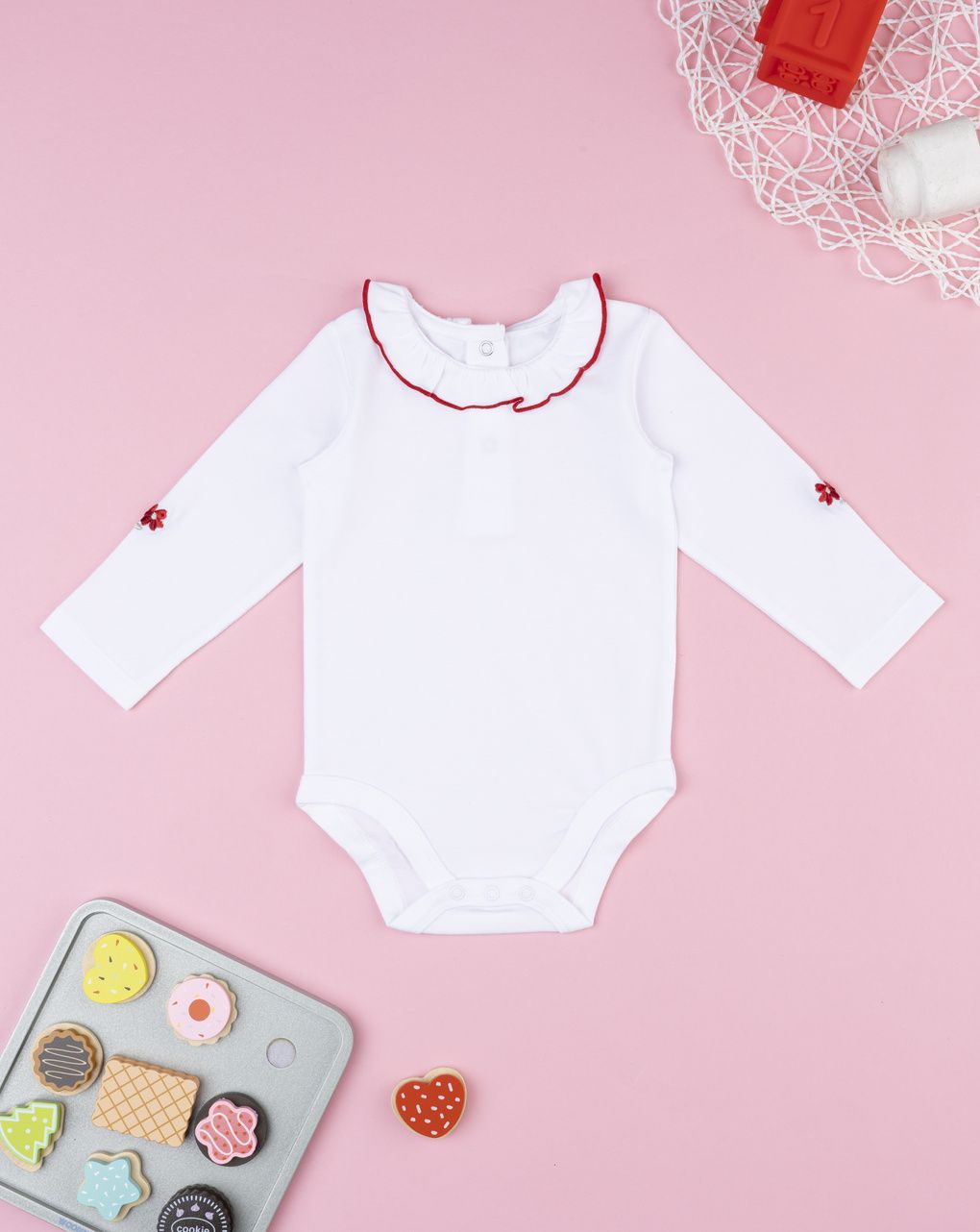 βρεφικό κορμάκι λευκό με λουλούδια για κορίτσι
