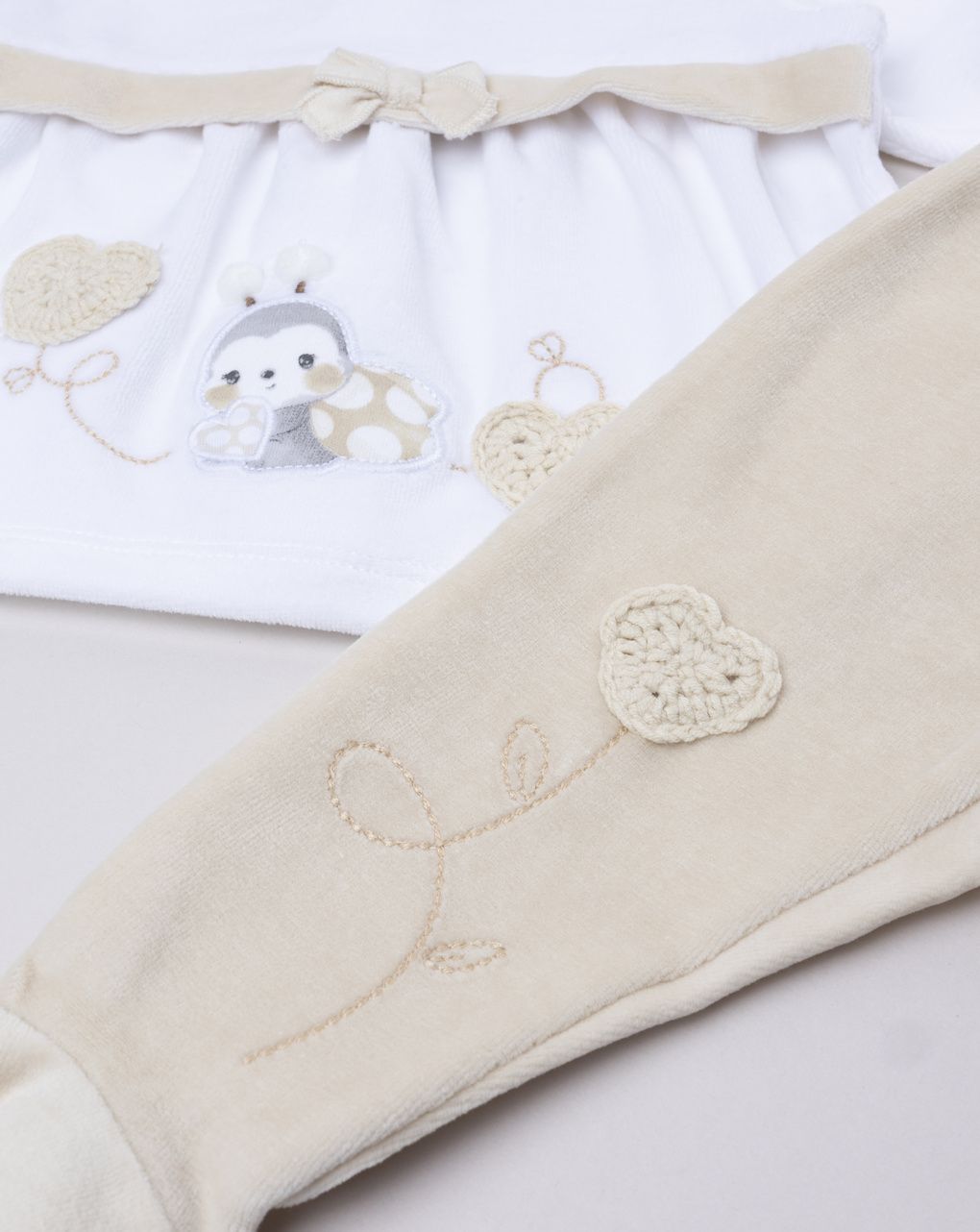 βρεφικό σετ σενίλ μπλούζα και παντελόνι με πασχαλίτσα για κορίτσι - Prénatal