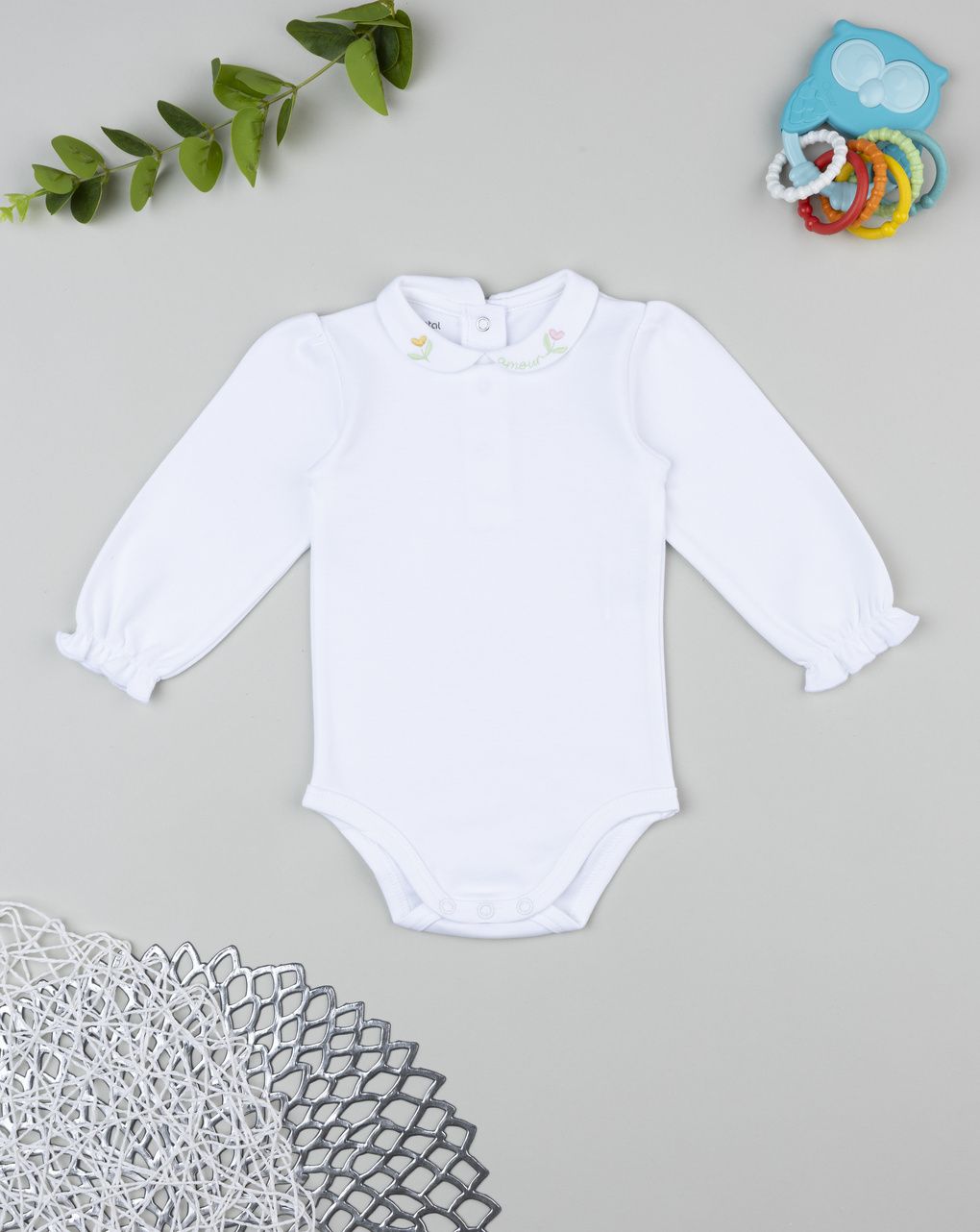 βρεφικό κορμάκι λευκό με λουλούδια για κορίτσι