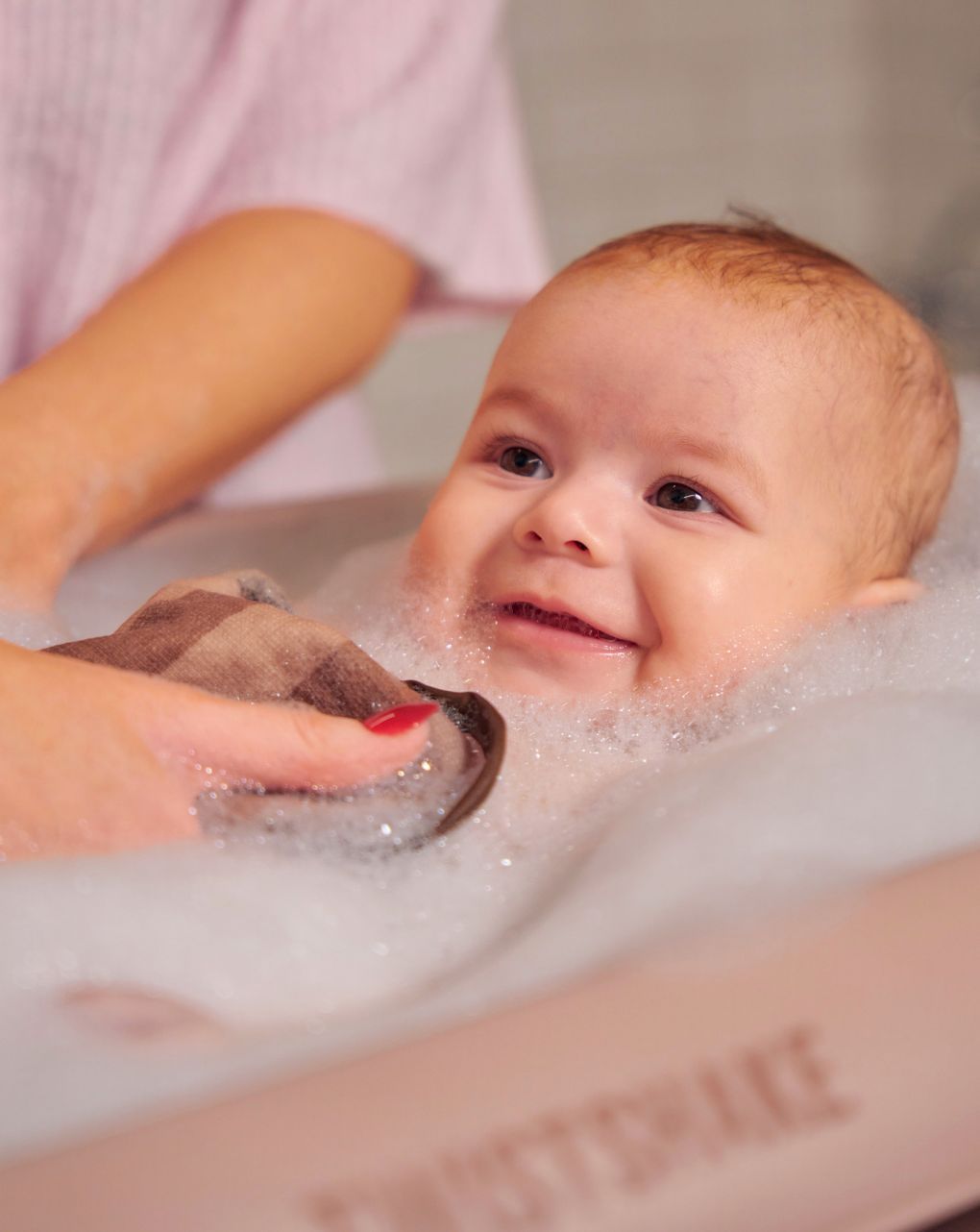 Twistshake βρεφικό μπανάκι με μειωτή και βοηθητική κανάτα faded pink 32-08-78145 - Twistshake