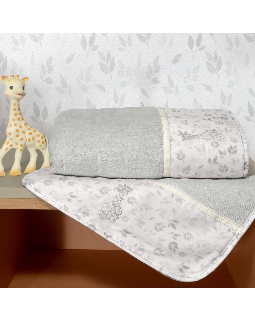 Sophie la girafe σετ πετσέτες 2 τεμ 100% βαμβάκι σχέδιο γκρι 507 46-6760/507