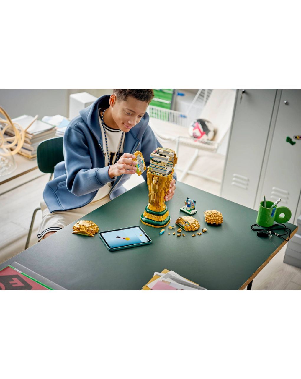 Lego editions sets fifa world cup official trophy 43020 - LEGO