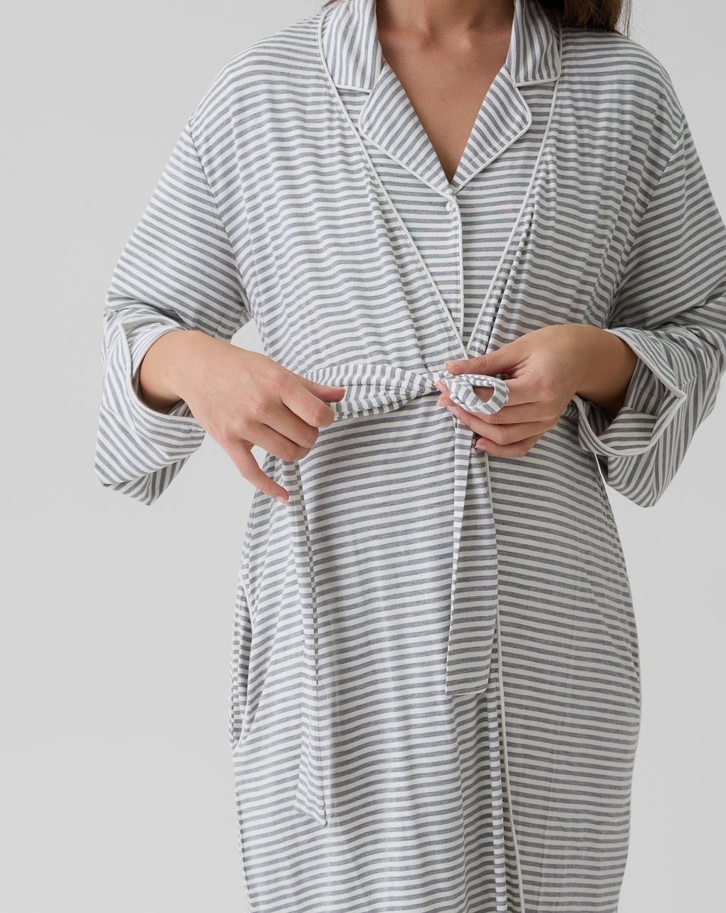 γυναικεία ρόμπα εγκυμοσύνης/θηλασμού ριγέ γκρι/λευκή - Prénatal