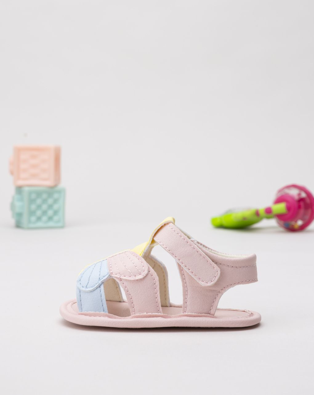 βρεφικά παπούτσια αγκαλιάς ροζ με πεταλούδες για κορίτσι