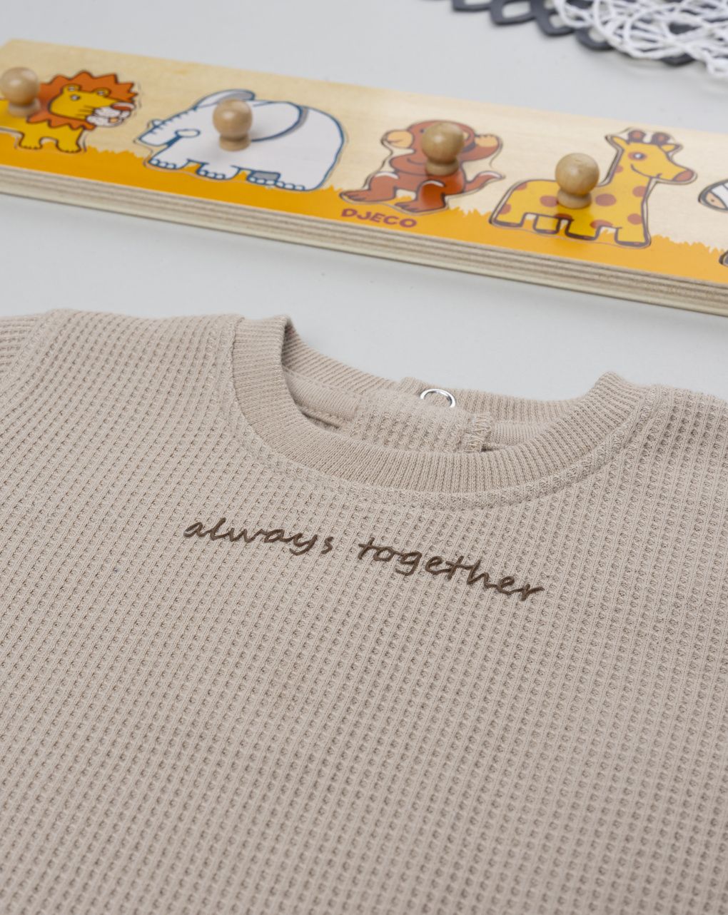 βρεφικό t-shirt καφέ γκοφρέ με σκυλάκια για αγόρι - Prénatal