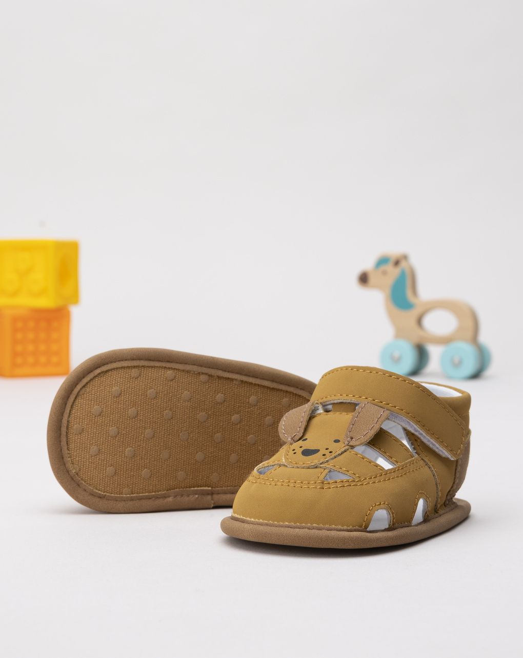 βρεφικά παπούτσια αγκαλιάς καφέ με σκυλάκια για αγόρι - Prénatal