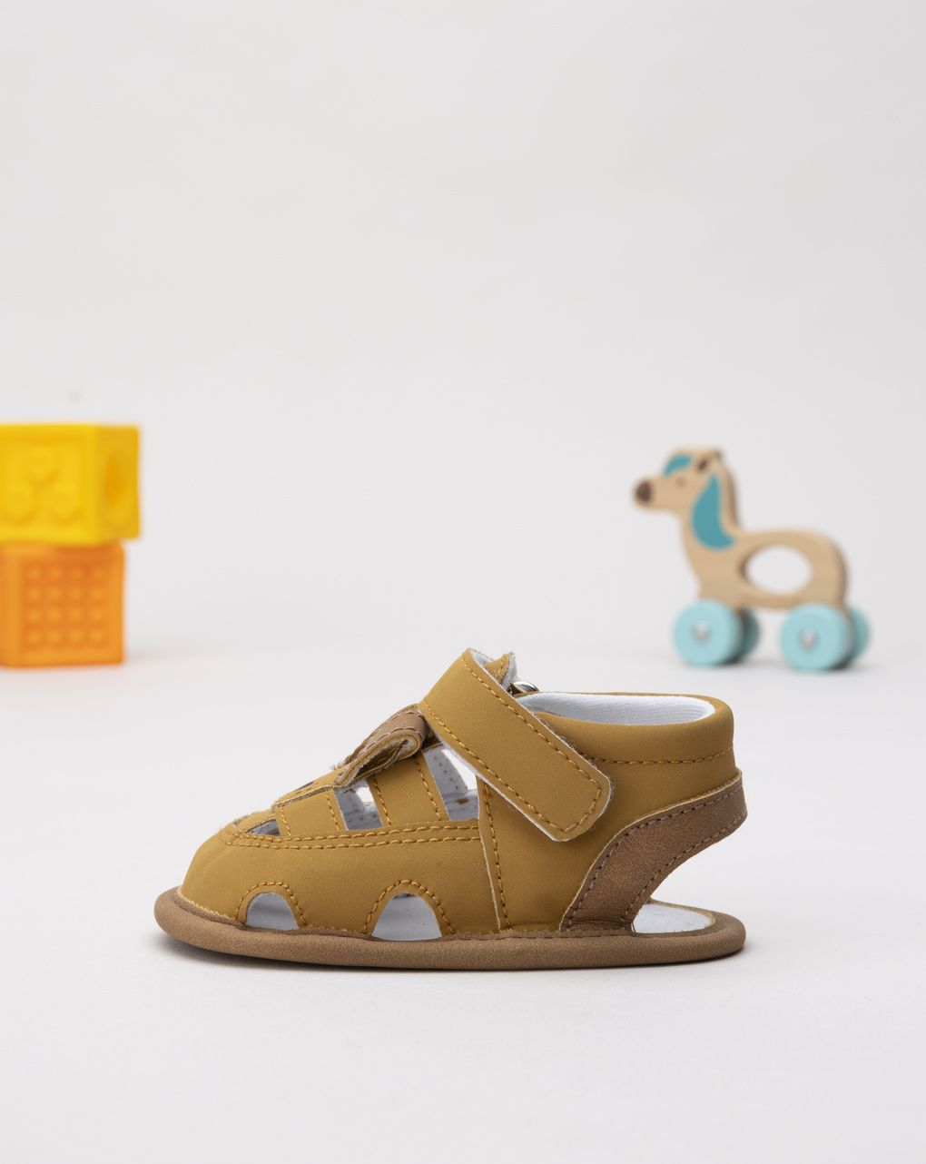 βρεφικά παπούτσια αγκαλιάς καφέ με σκυλάκια για αγόρι