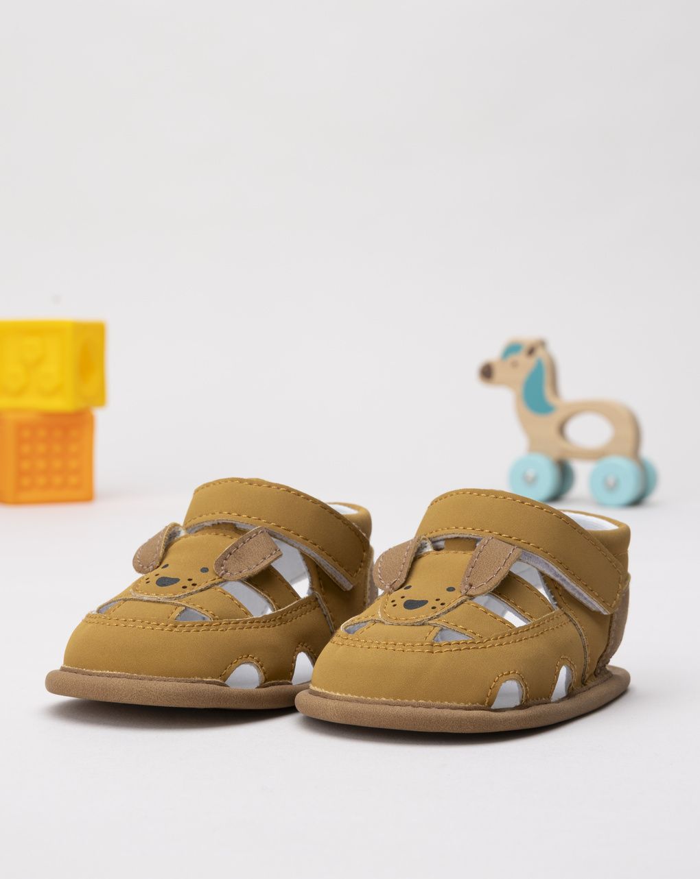 βρεφικά παπούτσια αγκαλιάς καφέ με σκυλάκια για αγόρι - Prénatal