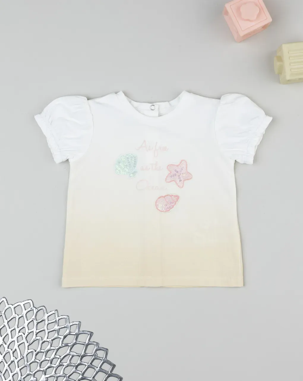 βρεφικό t-shirt λευκό/κίτρινο με κοχύλια για κορίτσι