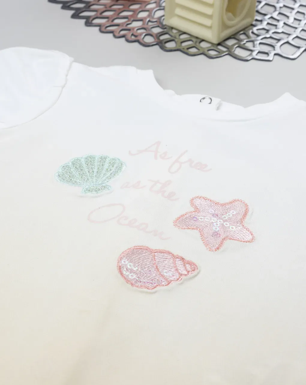 βρεφικό t-shirt λευκό/κίτρινο με κοχύλια για κορίτσι - Prénatal