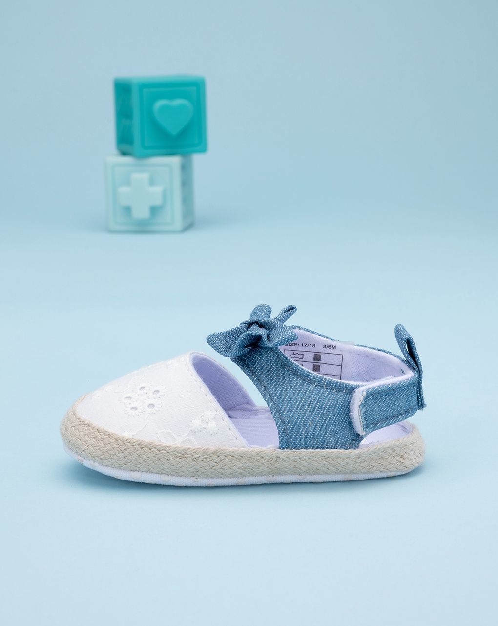 παιδικά πέδιλα με chambray και δαντέλα sangallo